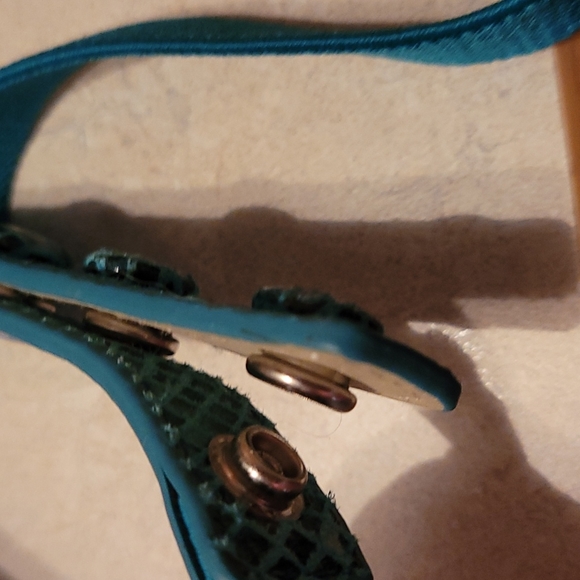 Free with any bundle! Adorable! White house/black market teal/green bow belt - Picture 5 of 13